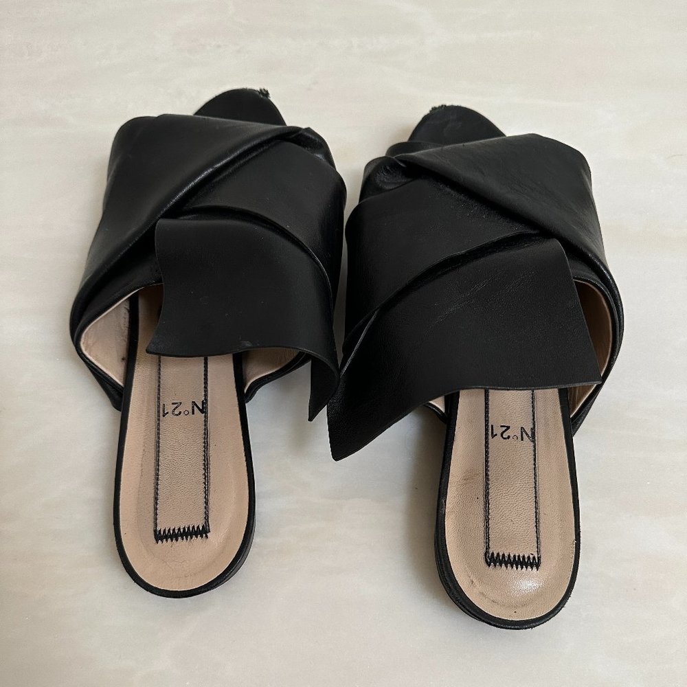 No. 21 Leather Bow Sandals